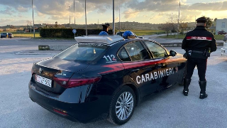 Senigallia – I carabinieri sventano maxi furto di cosmetici al centro commerciale, un arresto